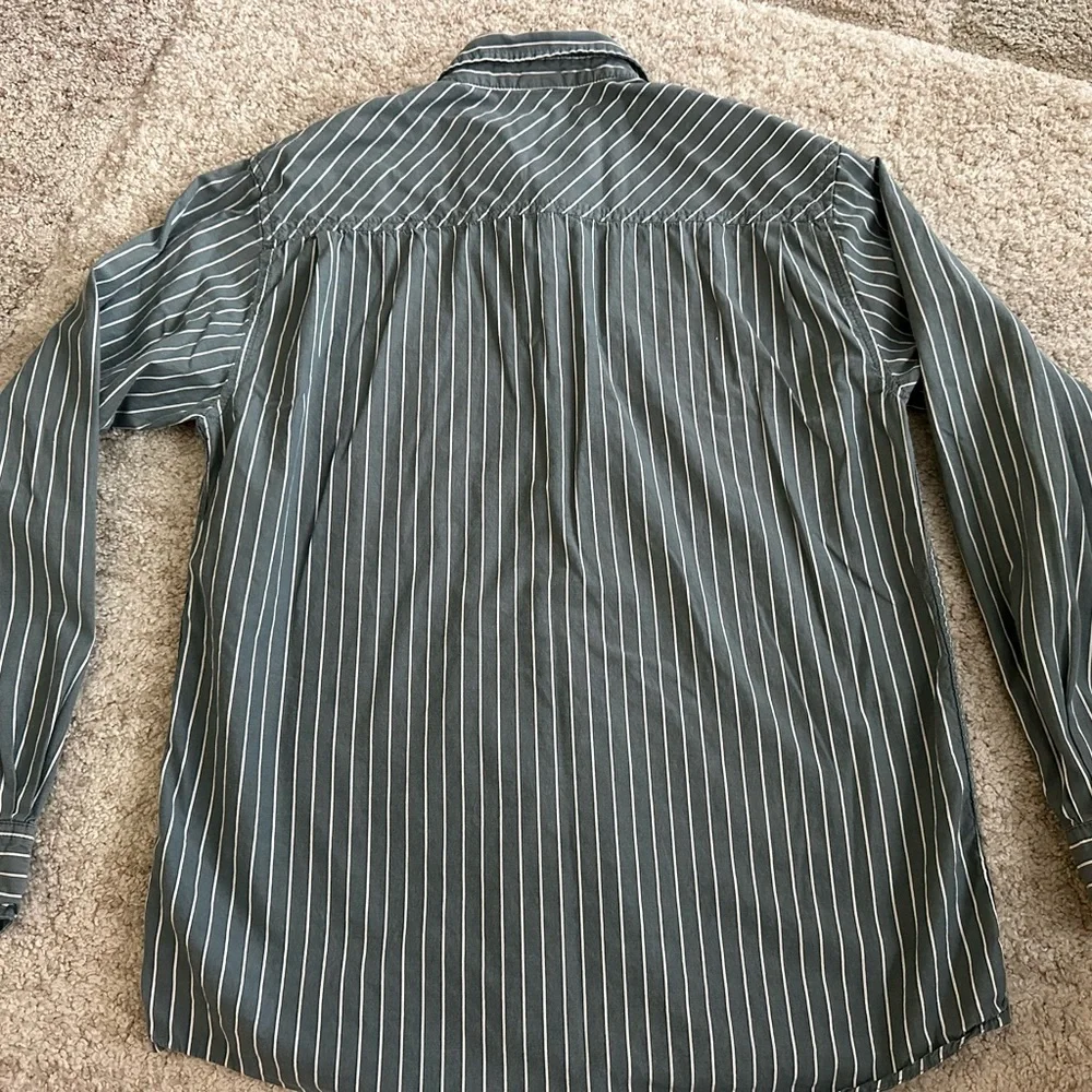 Old Navy Vintage Fit Striped Button Down Shirt Mens Small Green White - Picture 2 of 3